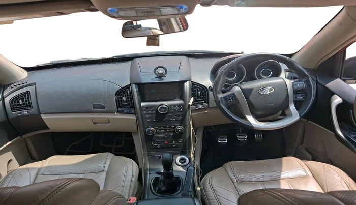 2015 Mahindra XUV500 W10, Diesel, Manual, 1,25,044 km, interior