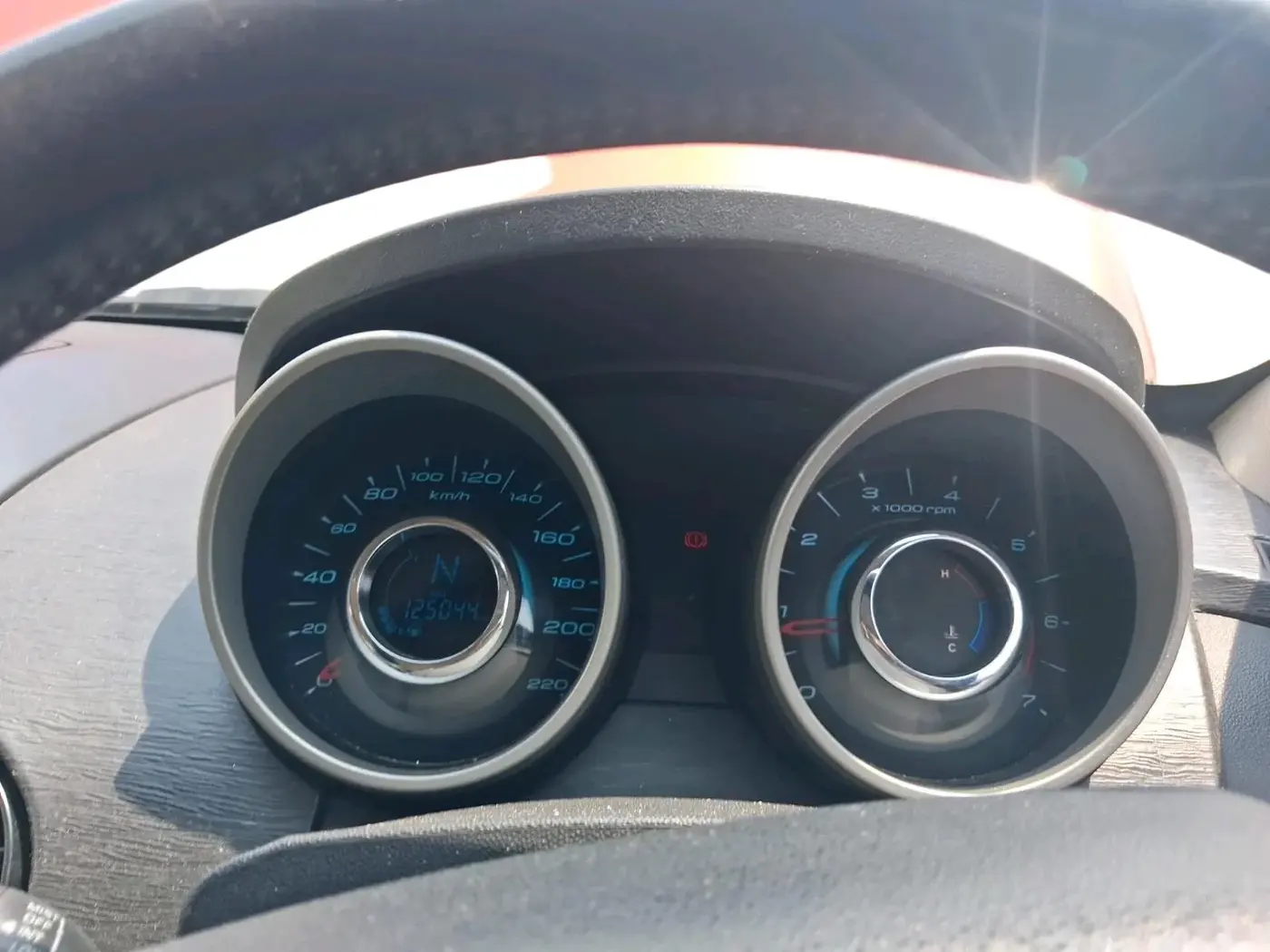 2015 Mahindra XUV500 W10, Diesel, Manual, 1,25,044 km, interior
