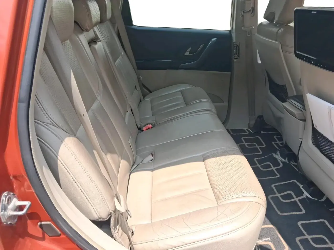 2015 Mahindra XUV500 W10, Diesel, Manual, 1,25,044 km, interior