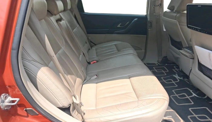 2015 Mahindra XUV500 W10, Diesel, Manual, 1,25,044 km, interior