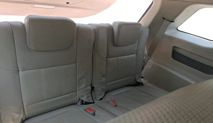 2015 Mahindra XUV500 W10, Diesel, Manual, 1,25,044 km, interior
