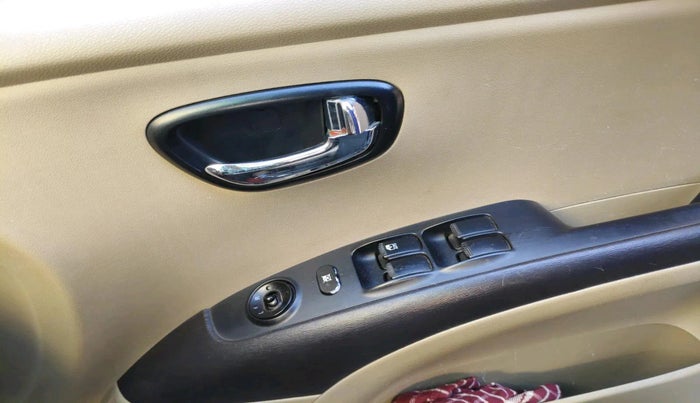 2012 Hyundai i10 MAGNA 1.2, Petrol, Manual, 98,492 km, interior