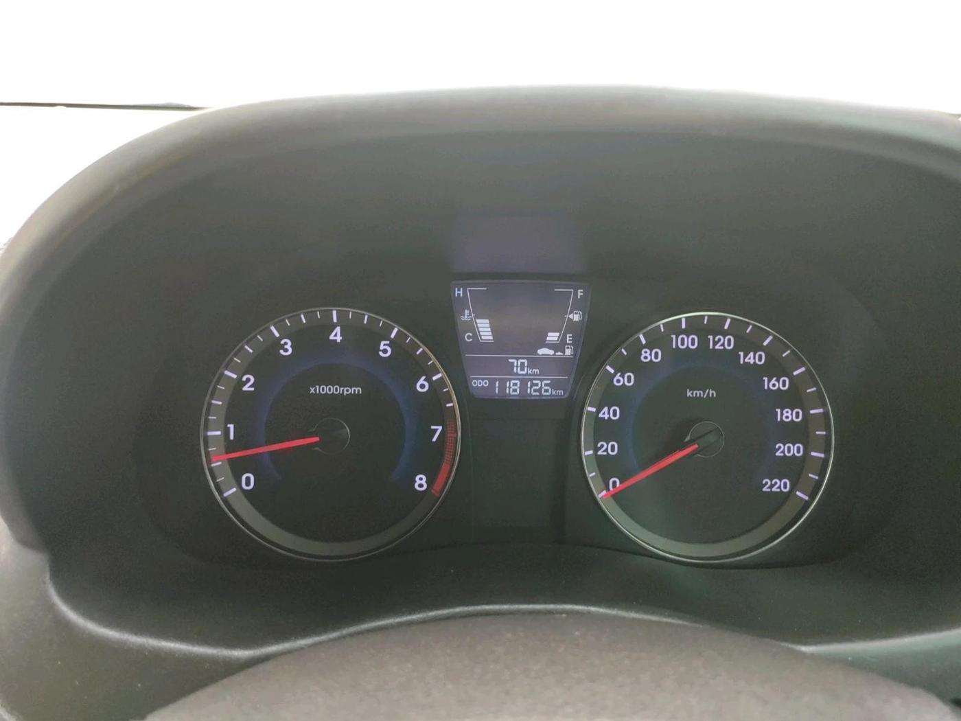 2016 Hyundai Verna FLUIDIC 4S 1.6 VTVT S, Petrol, Manual, 1,18,126 km, interior