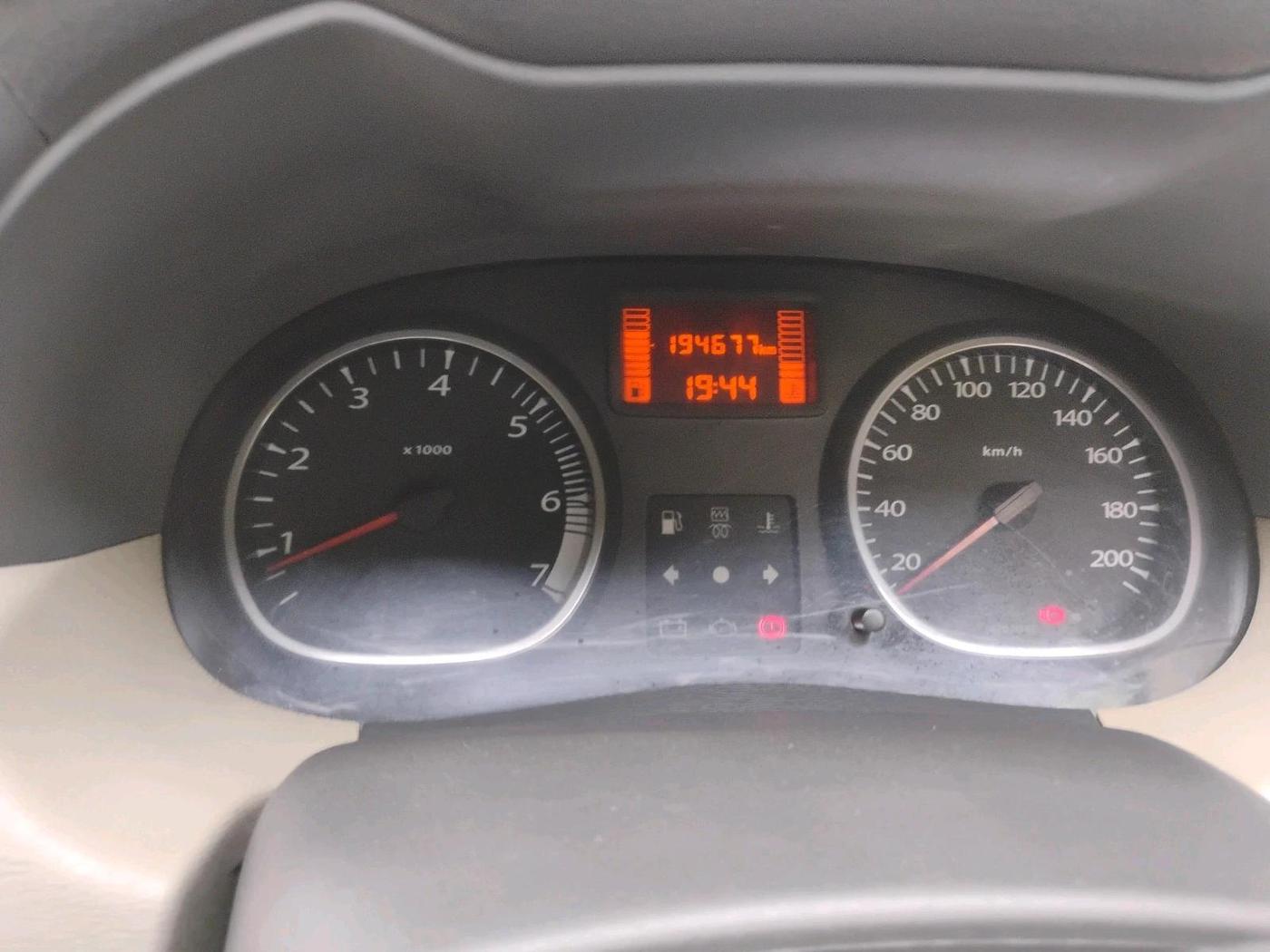 2013 Renault Duster 85 PS RXE DIESEL, Diesel, Manual, 1,94,677 km, interior