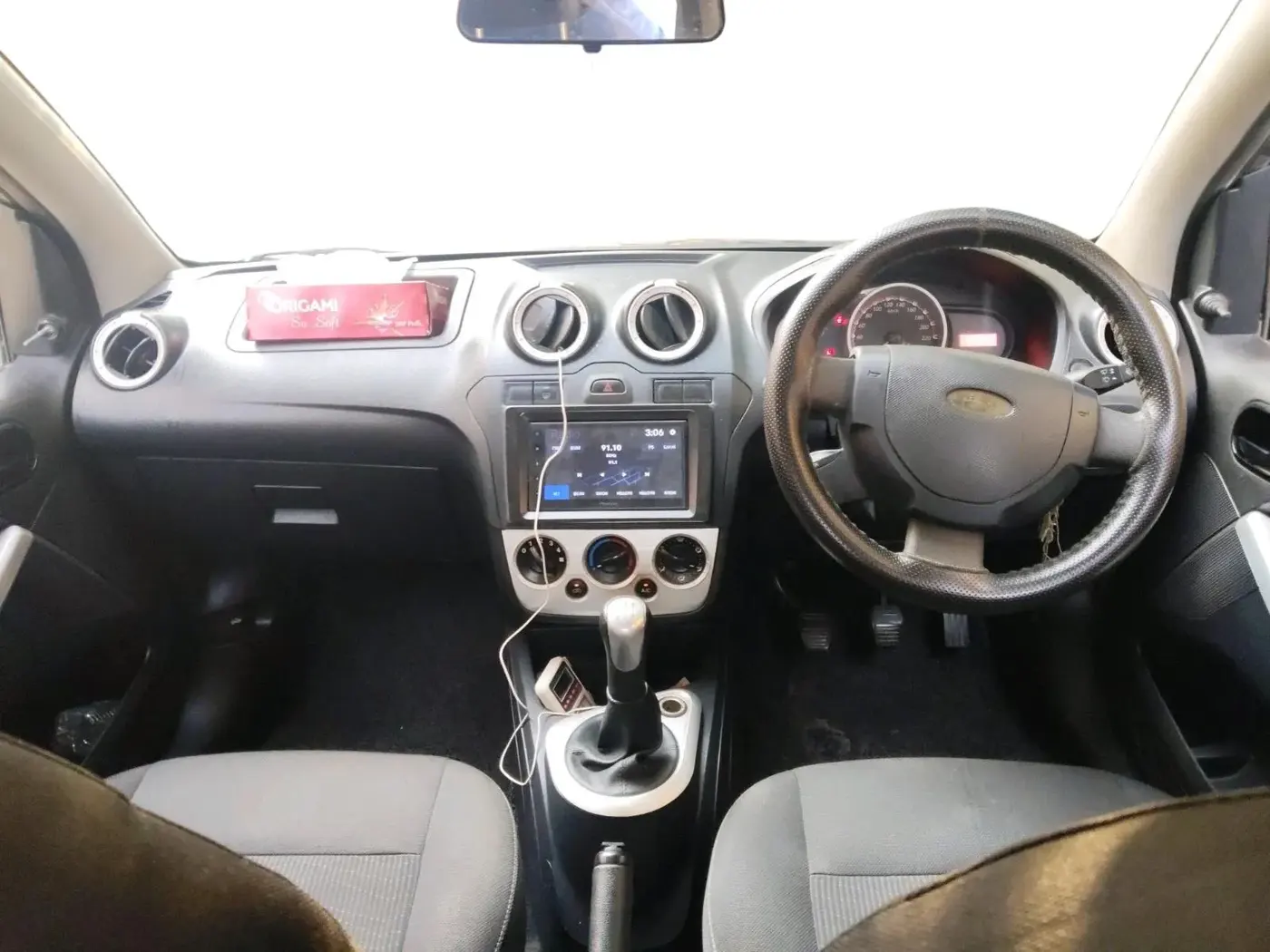2013 Ford Figo ZXI 1.2 PETROL, Petrol, Manual, 65,926 km, interior