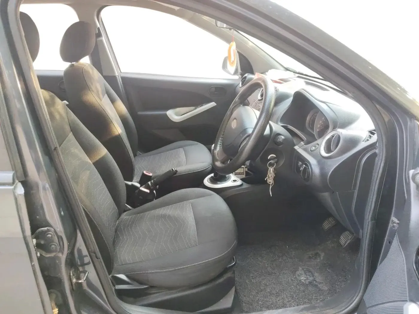 2013 Ford Figo ZXI 1.2 PETROL, Petrol, Manual, 65,926 km, interior