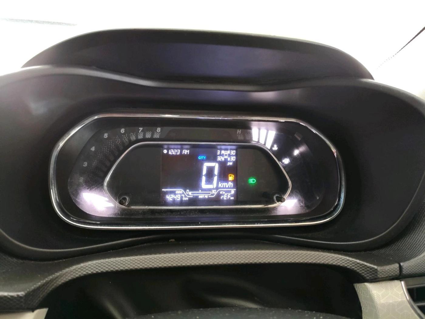 2022 Tata NEXON XZ PLUS (O) PETROL, Petrol, Manual, 42,497 km, interior