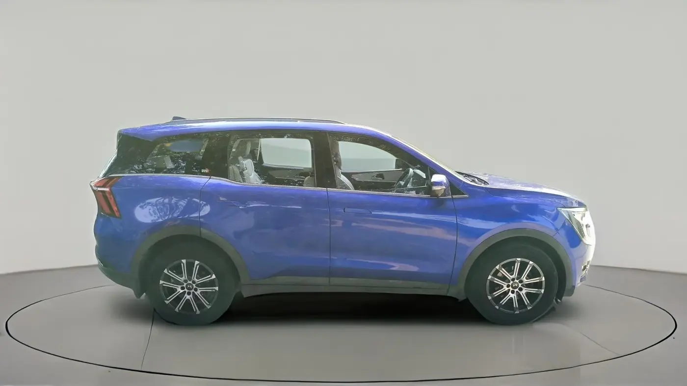 2021 Mahindra XUV700 AX 7 LUXURY D MT 7 STR, Diesel, Manual, 1,08,733 km, exterior
