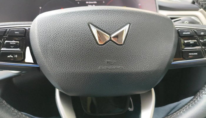 2021 Mahindra XUV700 AX 7 LUXURY D MT 7 STR, Diesel, Manual, 1,08,733 km, interior