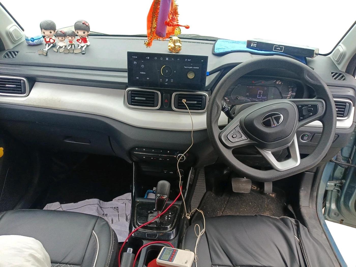 2025 Tata PUNCH Accomplished Plus AMT, Petrol, Automatic, 11,717 km, interior