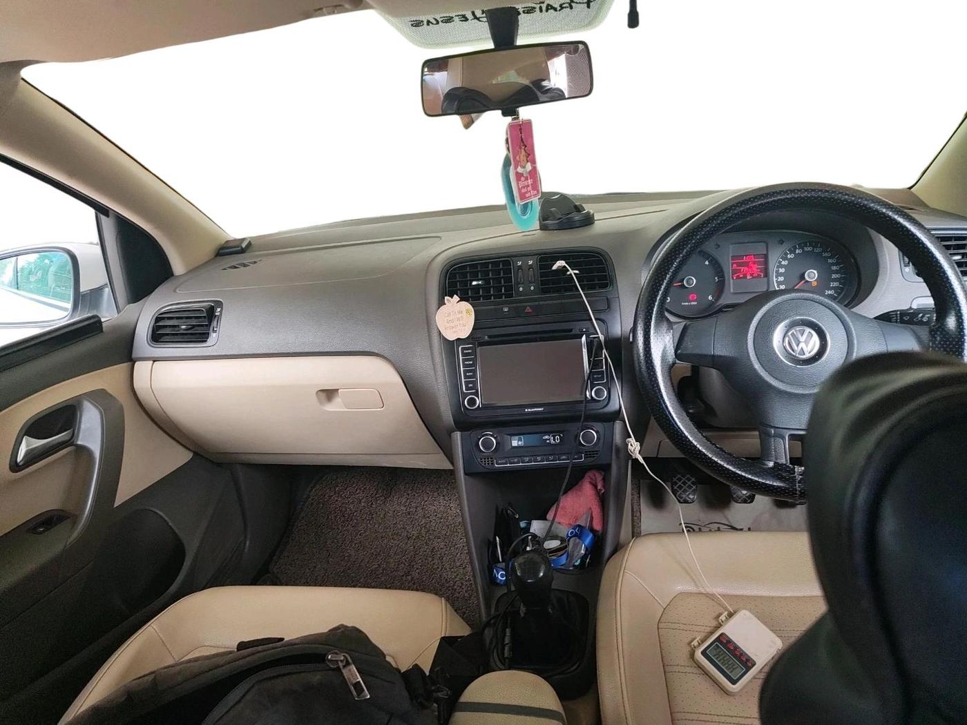 2013 Volkswagen Vento HIGHLINE DIESEL 1.6, Diesel, Manual, 1,74,435 km, interior