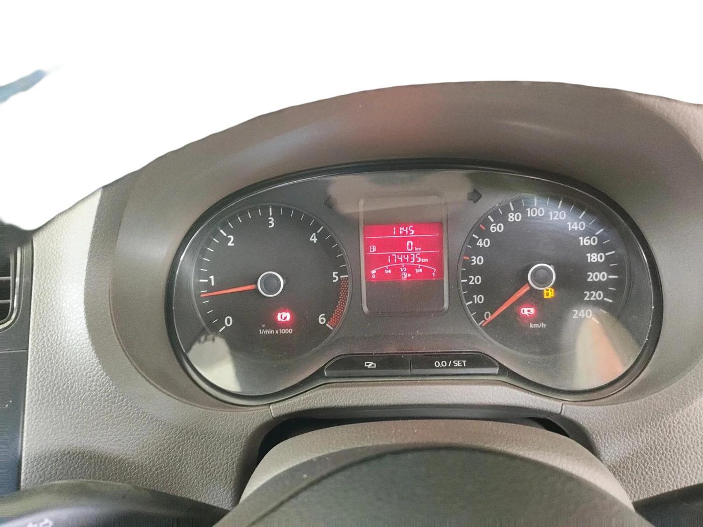 2013 Volkswagen Vento HIGHLINE DIESEL 1.6, Diesel, Manual, 1,74,435 km, interior