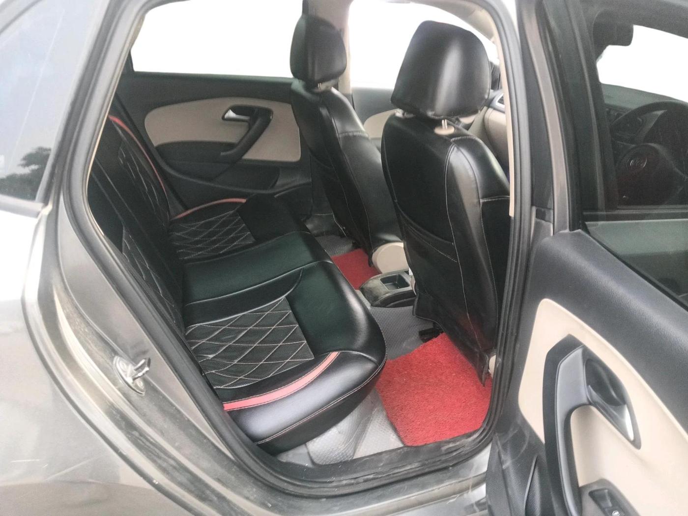 2014 Volkswagen Polo HIGHLINE1.2L, Petrol, Manual, 1,31,762 km, interior