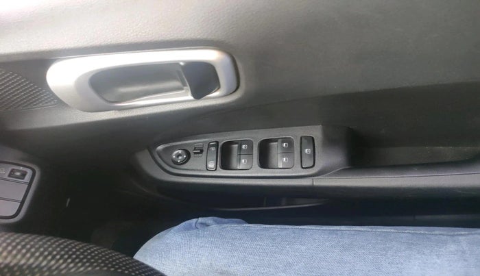 2020 Hyundai VENUE S 1.2, Petrol, Manual, 25,143 km, interior