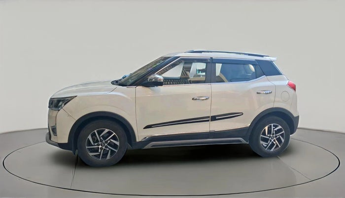 2022 Mahindra XUV300 W8 (O) 1.2 PETROL AMT, Petrol, Automatic, 61,190 km, exterior