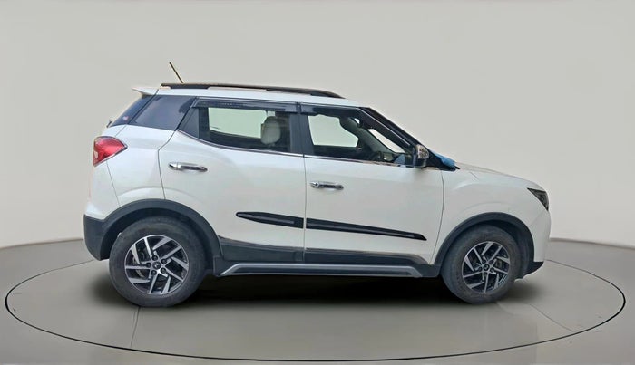 2022 Mahindra XUV300 W8 (O) 1.2 PETROL AMT, Petrol, Automatic, 61,190 km, exterior