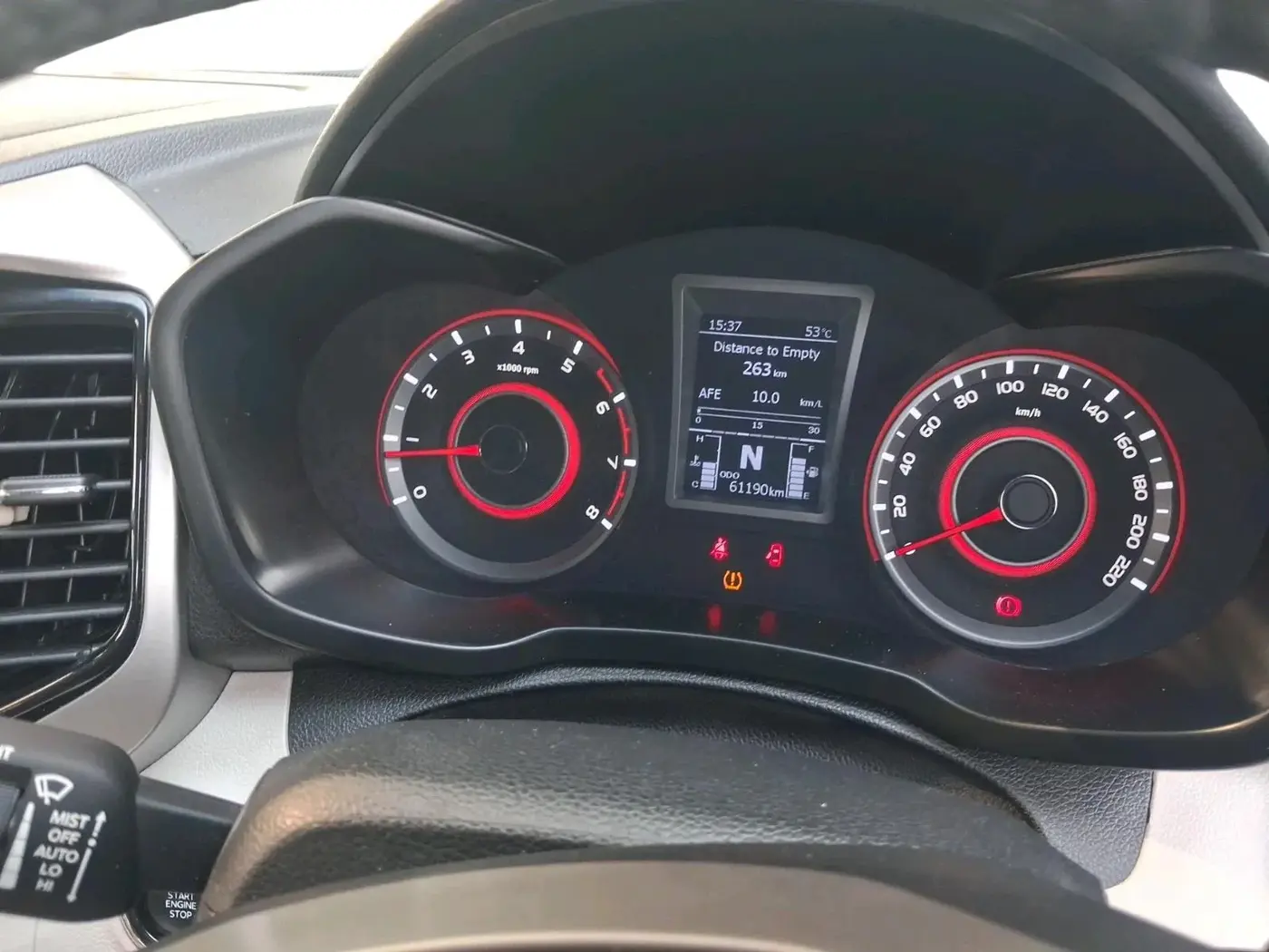 2022 Mahindra XUV300 W8 (O) 1.2 PETROL AMT, Petrol, Automatic, 61,190 km, interior