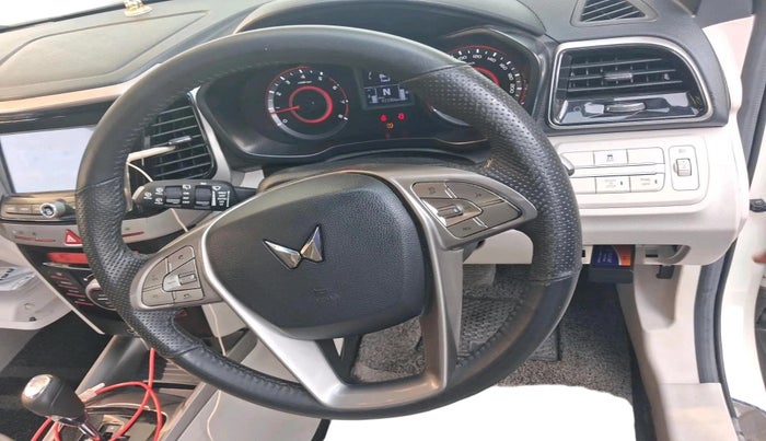 2022 Mahindra XUV300 W8 (O) 1.2 PETROL AMT, Petrol, Automatic, 61,190 km, interior