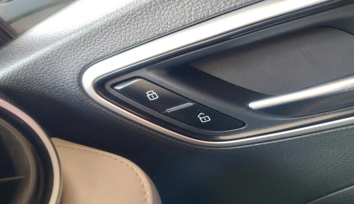 2022 MG ASTOR SHARP 1.5 MT, Petrol, Manual, 27,258 km, interior