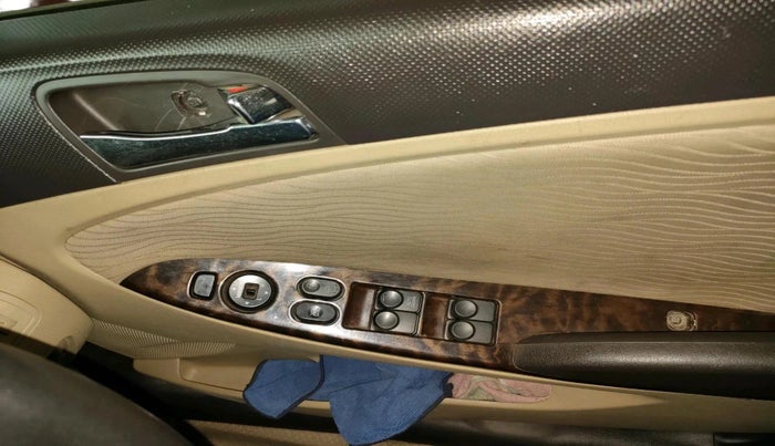 2013 Hyundai Verna FLUIDIC 1.6 CRDI, Diesel, Manual, 1,07,846 km, interior