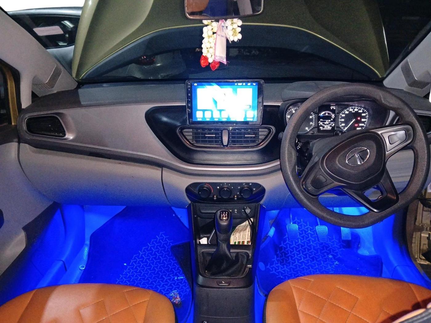 2020 Tata ALTROZ XE PETROL, Petrol, Manual, 20,111 km, interior