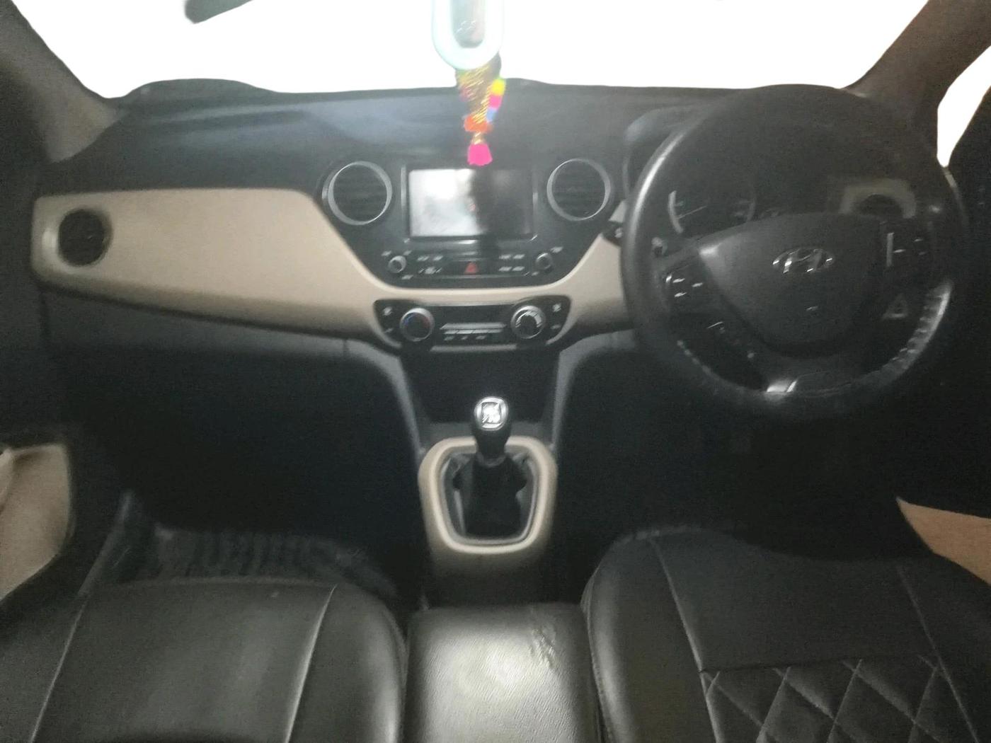 2017 Hyundai Grand i10 ASTA 1.2 KAPPA VTVT, Petrol, Manual, 1,23,052 km, interior