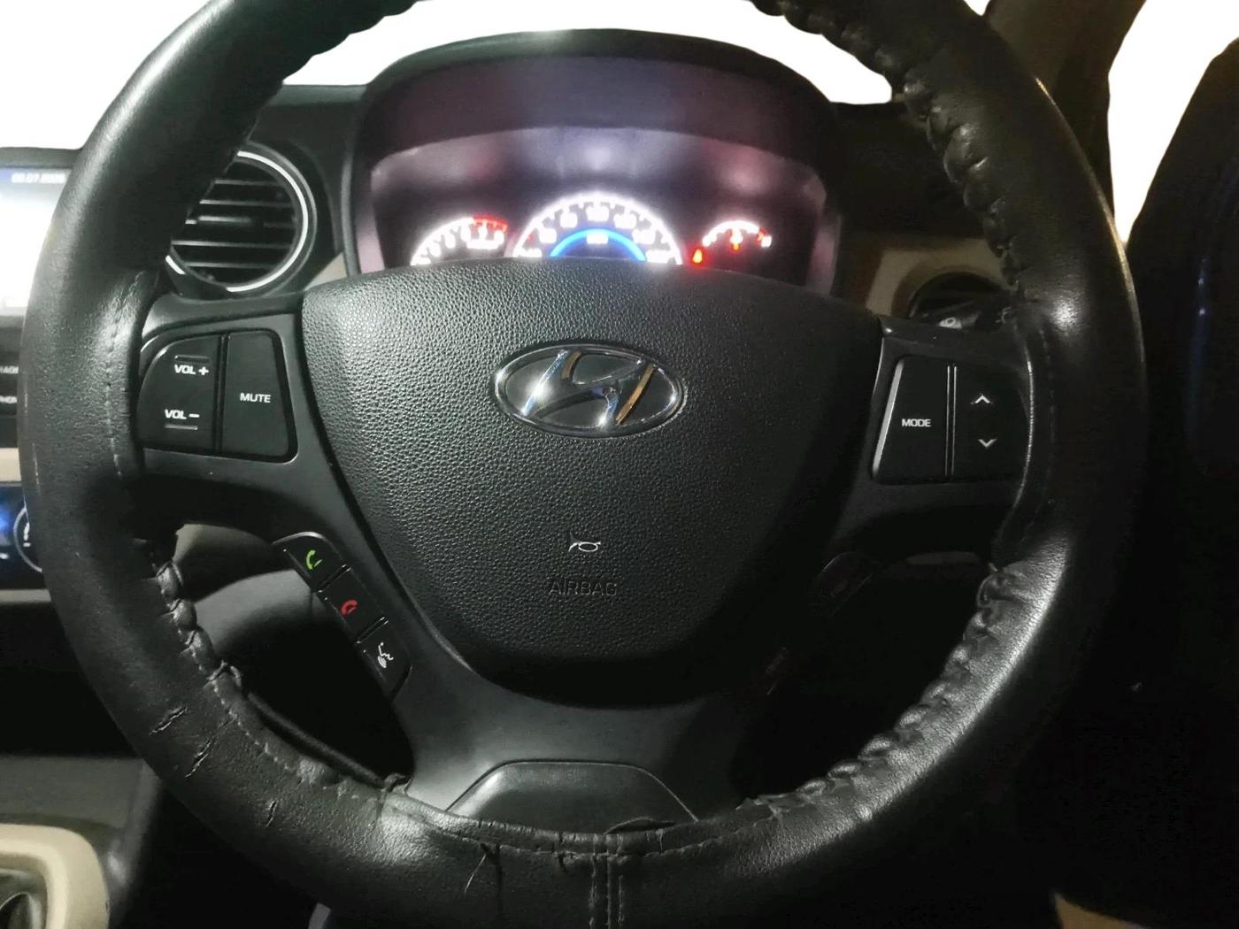 2017 Hyundai Grand i10 ASTA 1.2 KAPPA VTVT, Petrol, Manual, 1,23,052 km, interior