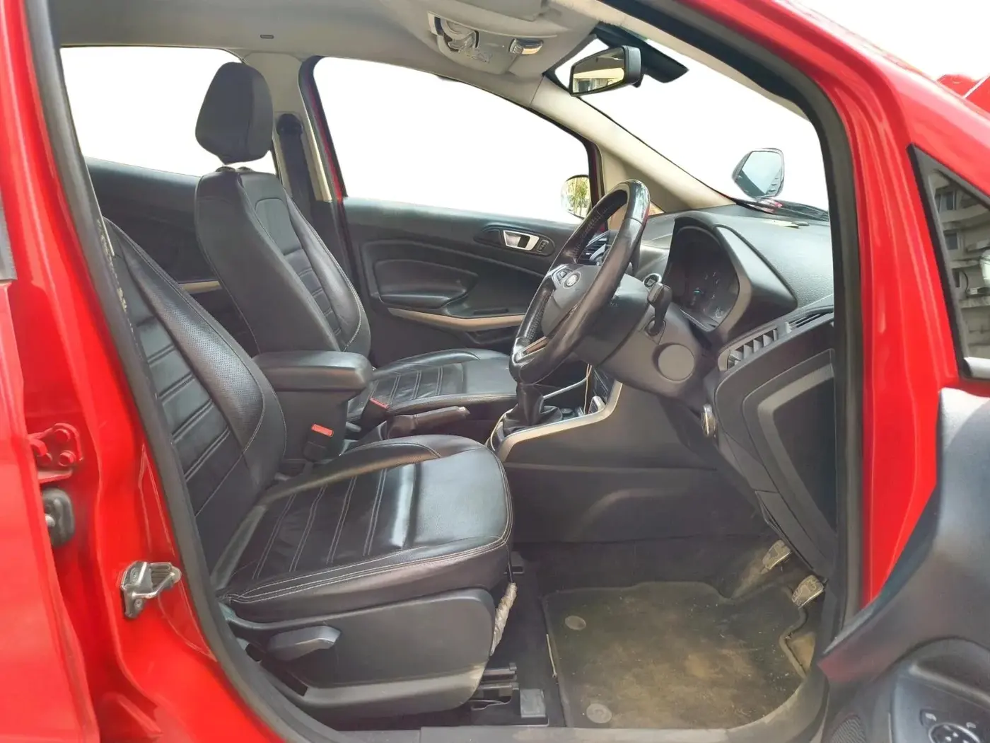 2018 Ford Ecosport TITANIUM + 1.5L DIESEL, Diesel, Manual, 1,00,055 km, interior