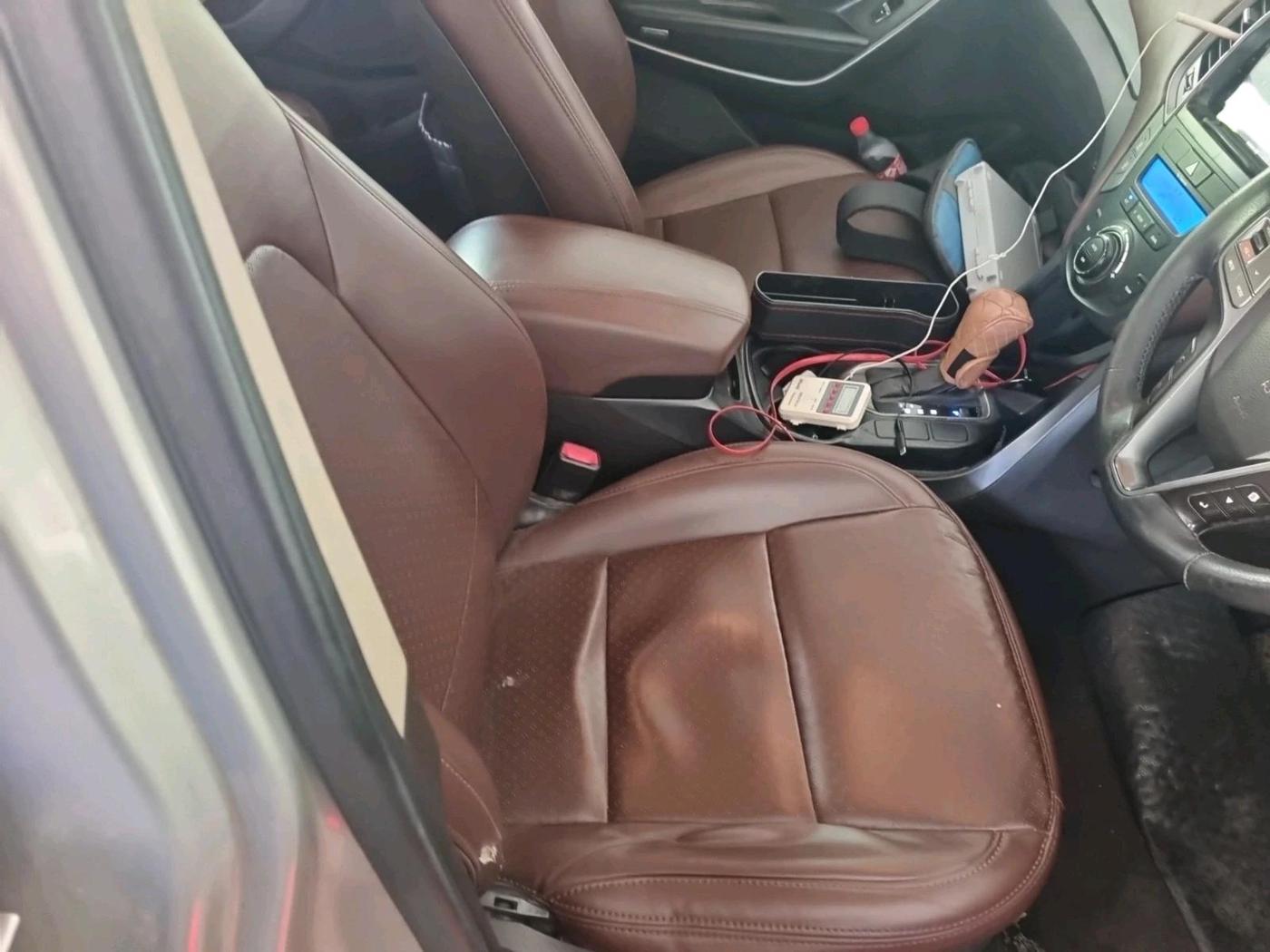 2014 Hyundai Santa Fe 2 WD AT, Diesel, Automatic, 1,65,881 km, interior