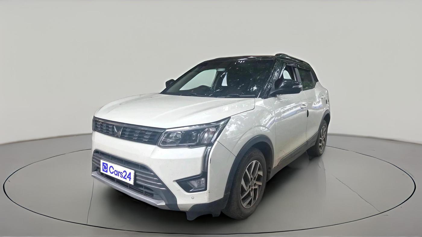 2023 Mahindra XUV300 W8 (O) 1.2 PETROL, Petrol, Manual, 52,803 km, exterior