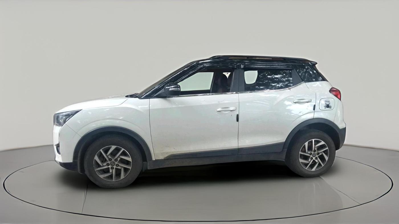 2023 Mahindra XUV300 W8 (O) 1.2 PETROL, Petrol, Manual, 52,803 km, exterior