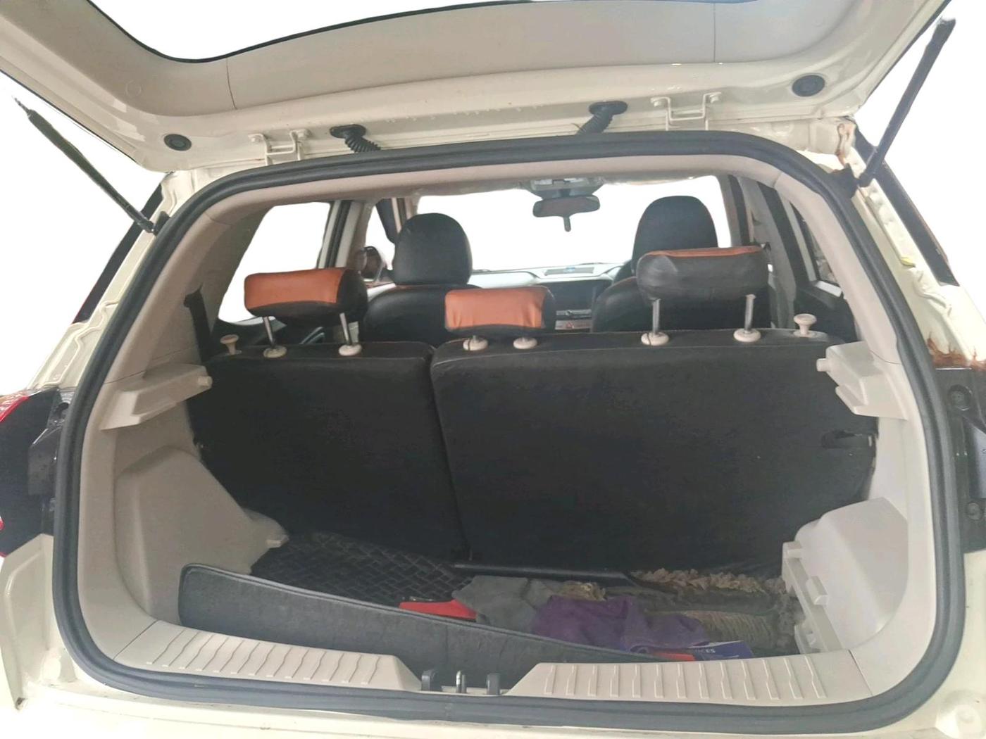 2023 Mahindra XUV300 W8 (O) 1.2 PETROL, Petrol, Manual, 52,803 km, exterior