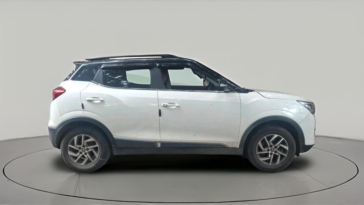 2023 Mahindra XUV300 W8 (O) 1.2 PETROL, Petrol, Manual, 52,803 km, exterior