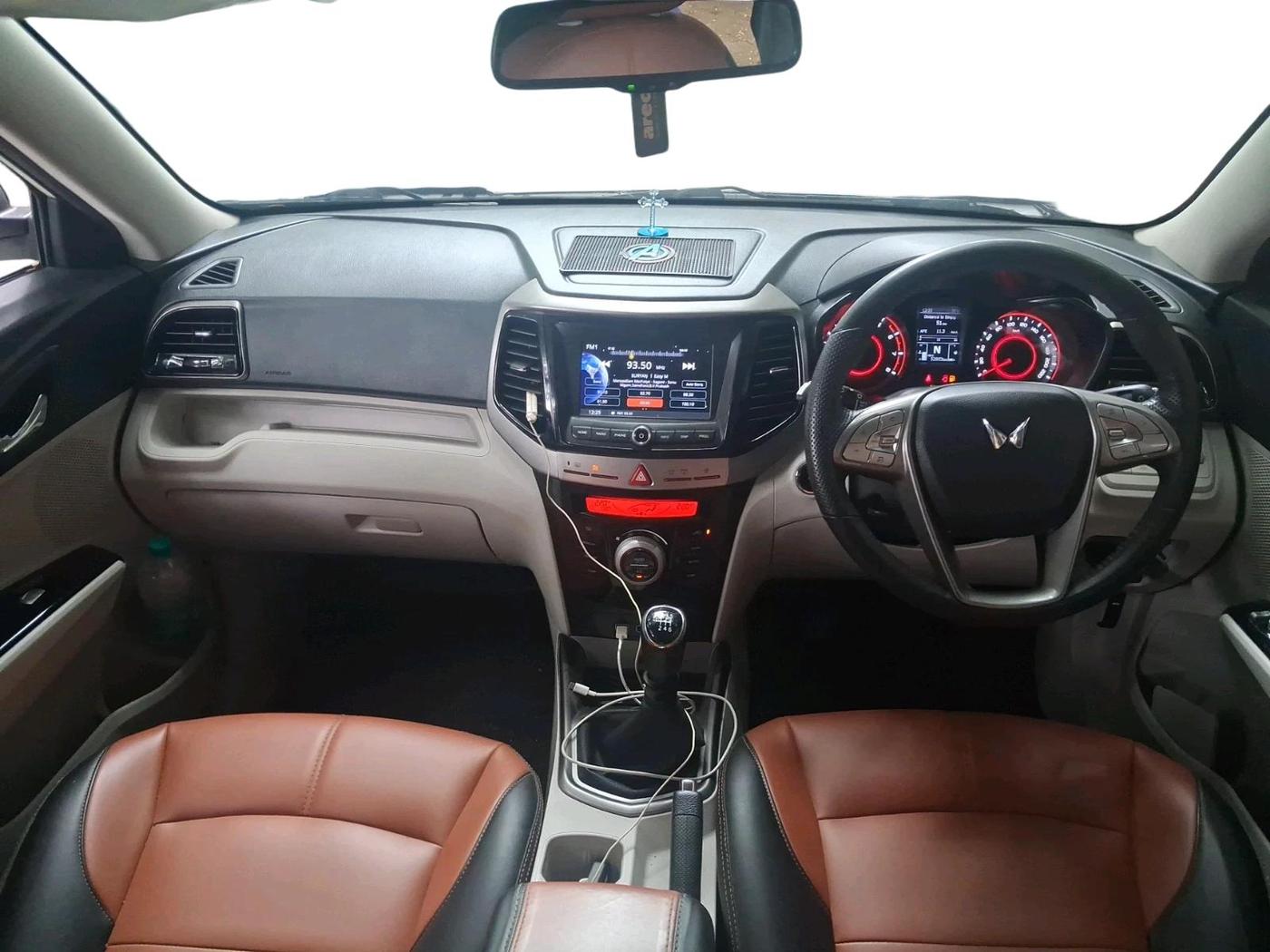 2023 Mahindra XUV300 W8 (O) 1.2 PETROL, Petrol, Manual, 52,803 km, interior