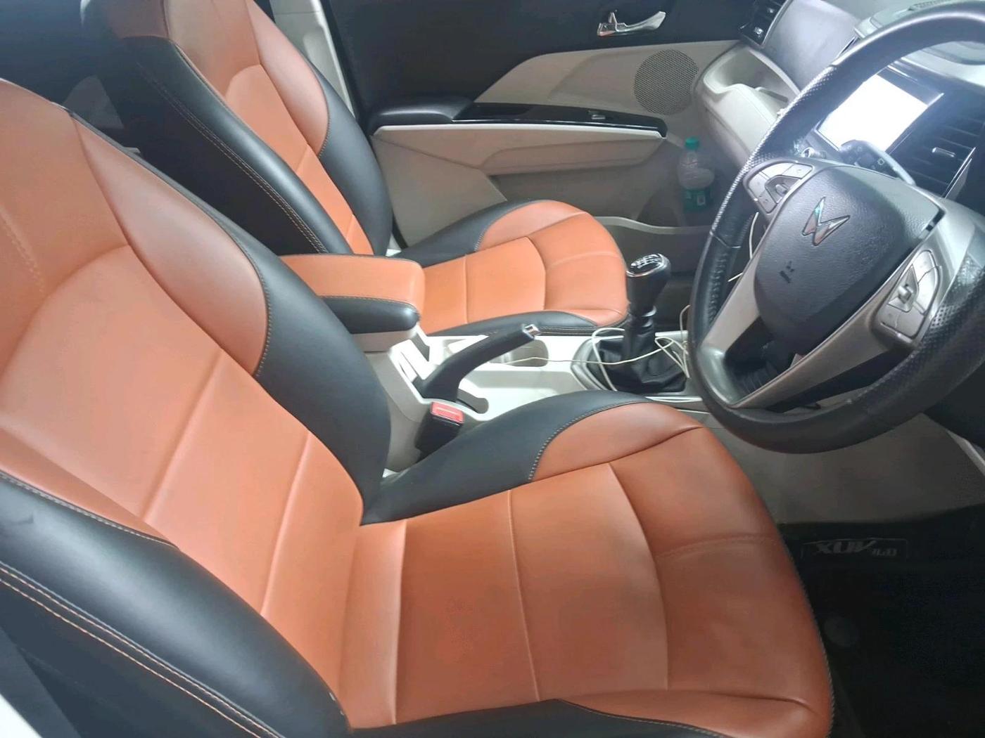 2023 Mahindra XUV300 W8 (O) 1.2 PETROL, Petrol, Manual, 52,803 km, interior