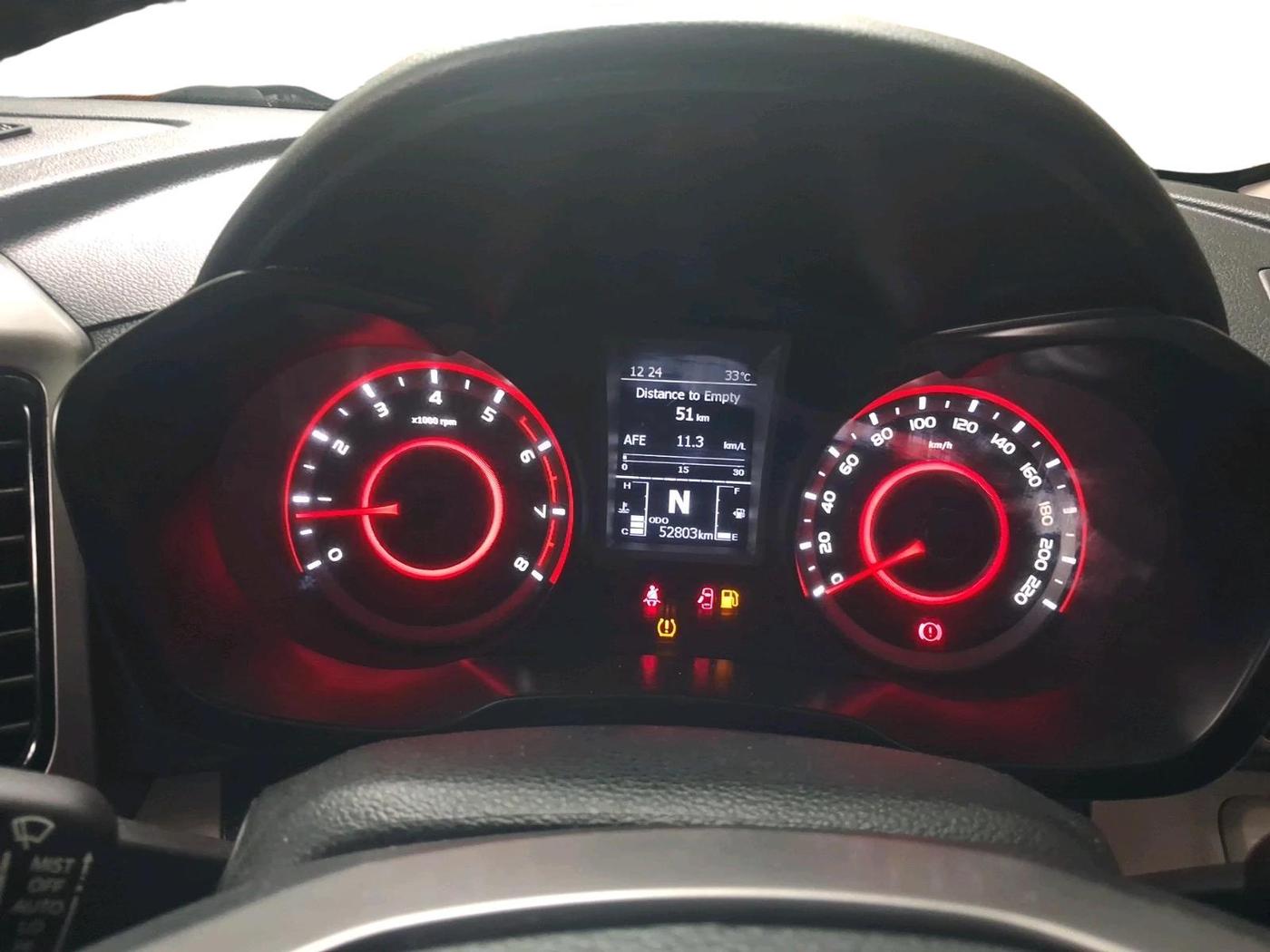 2023 Mahindra XUV300 W8 (O) 1.2 PETROL, Petrol, Manual, 52,803 km, interior