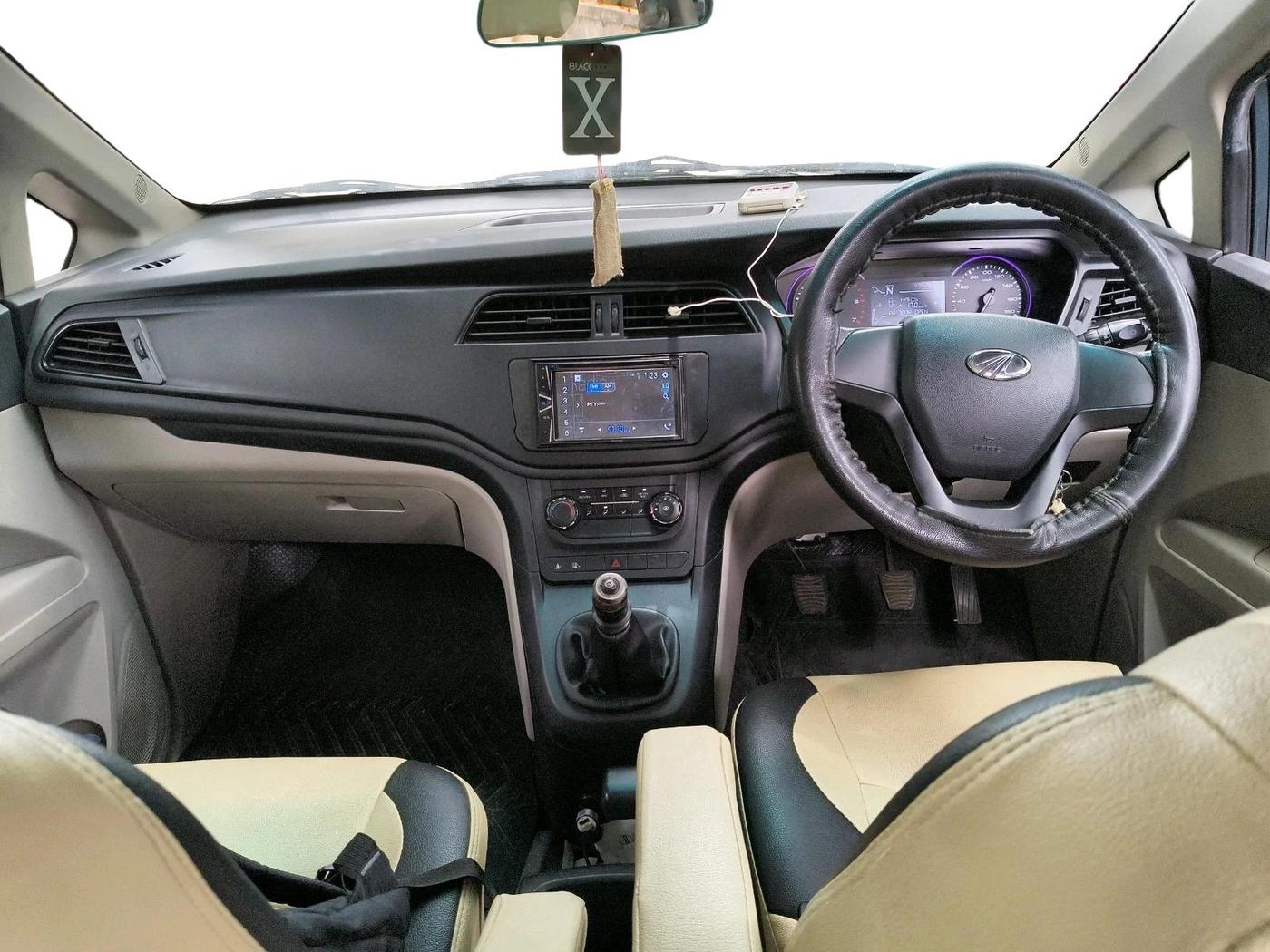 2019 Mahindra MARAZZO M2 8 STR, Diesel, Manual, 71,850 km, interior