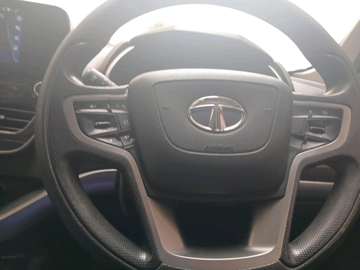 2019 Tata Harrier XT 2.0L KRYOTEC, Diesel, Manual, 1,22,978 km, interior