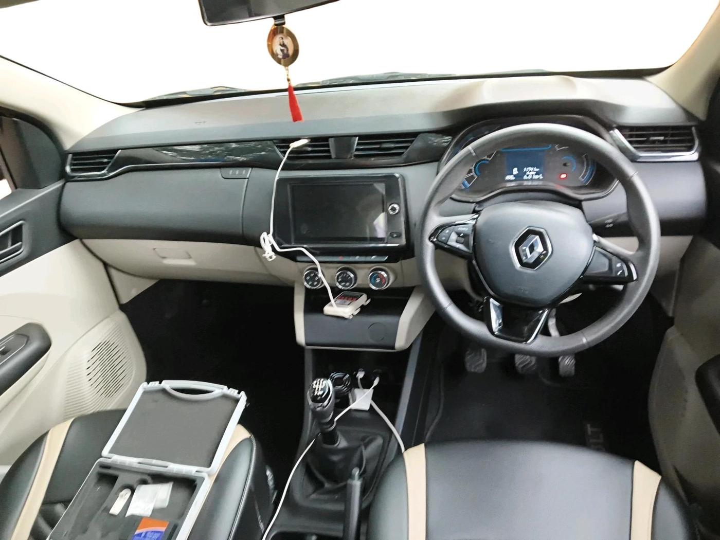 2025 Renault TRIBER RXT, Petrol, Manual, 11,741 km, interior