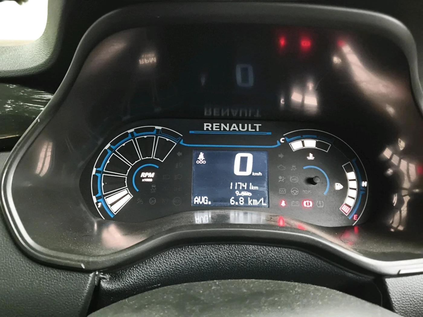 2025 Renault TRIBER RXT, Petrol, Manual, 11,741 km, interior