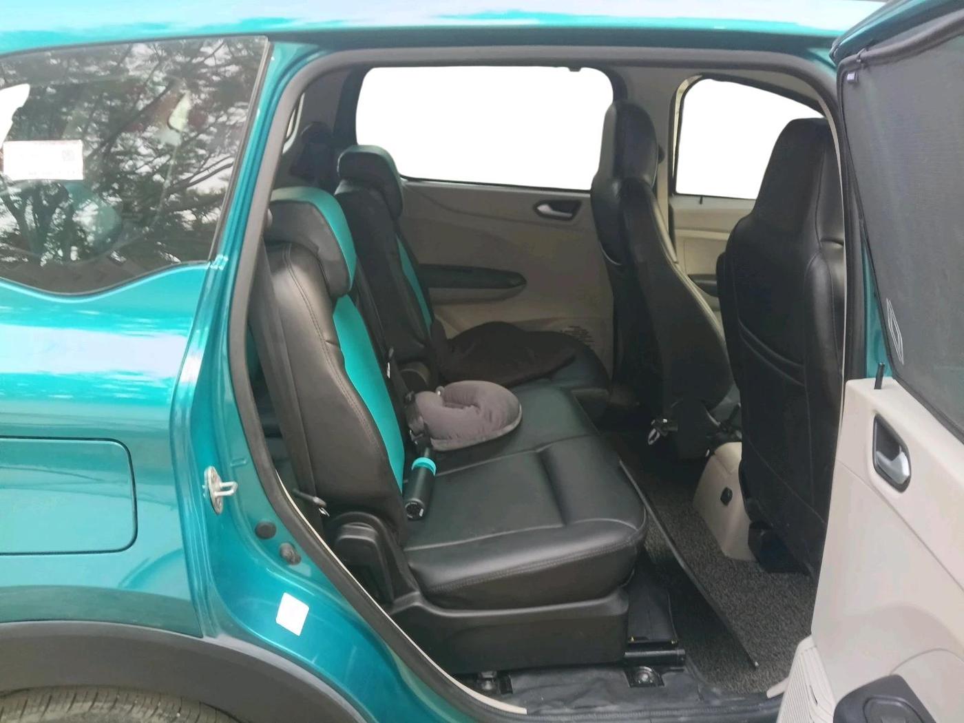 2025 Renault TRIBER Emotion, CNG, Manual, 19,163 km, interior