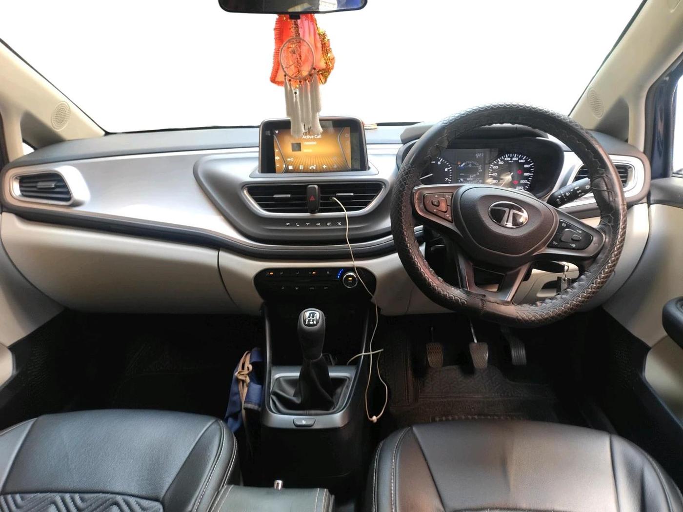 2024 Tata ALTROZ XM PLUS SUNROOF, Petrol, Manual, 28,011 km, interior