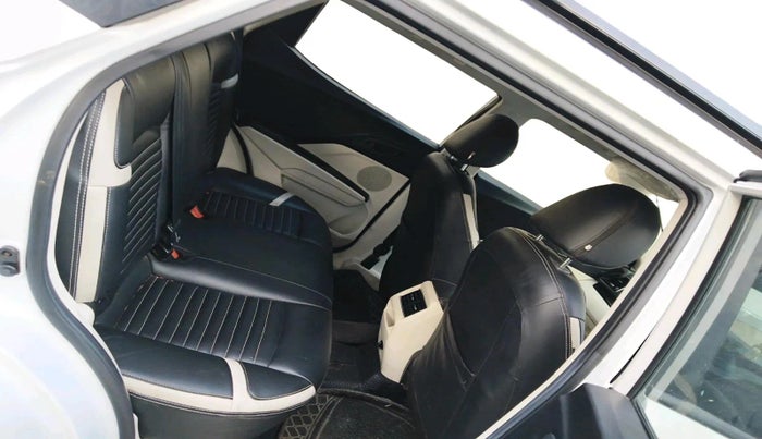 2024 Mahindra XUV 3XO MX3 Pro 1.2 L TCMPFI AT, Petrol, Automatic, 57,075 km, interior