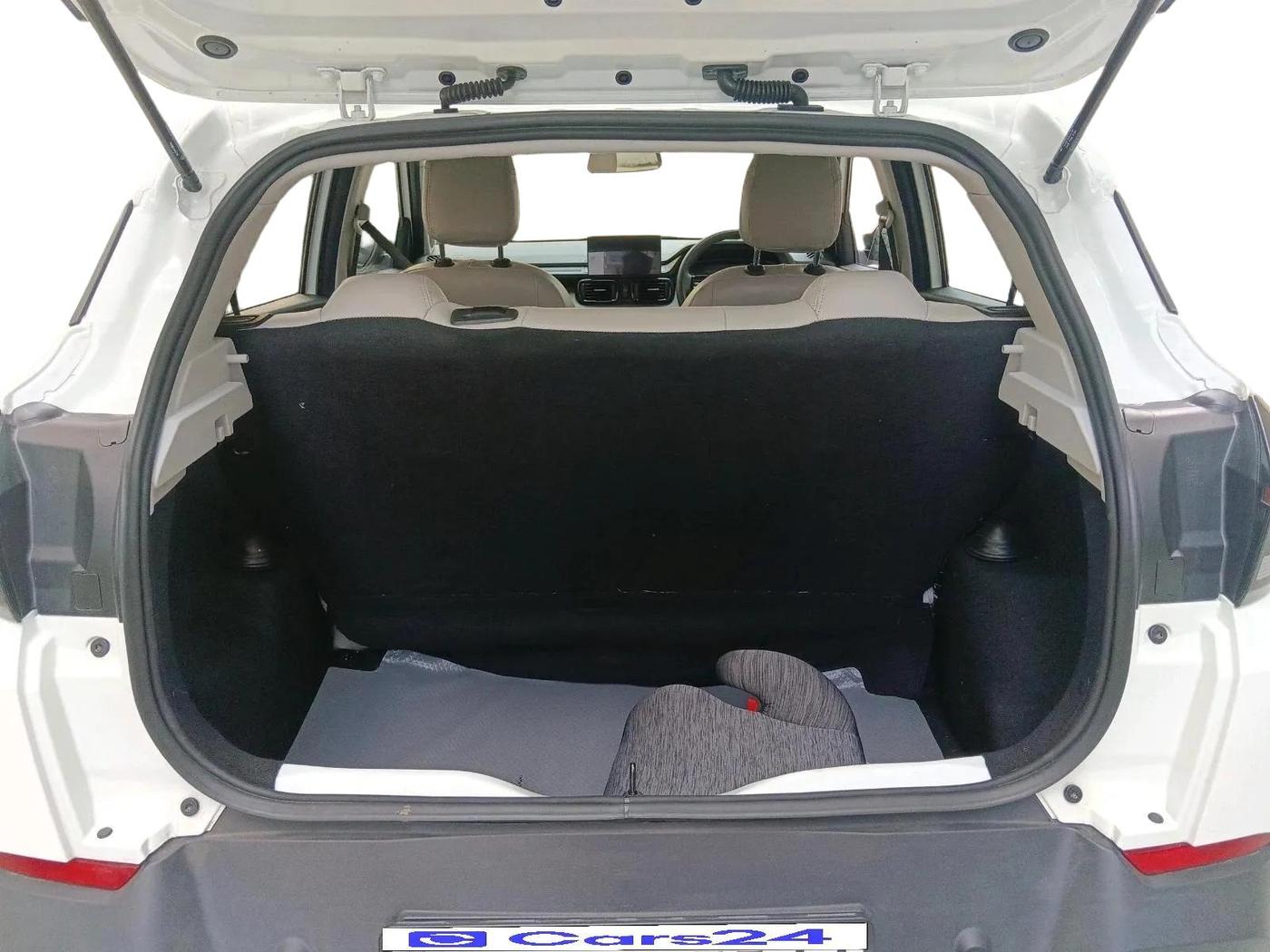 2026 Tata PUNCH Adventure AMT, Petrol, Automatic, 2,576 km, exterior