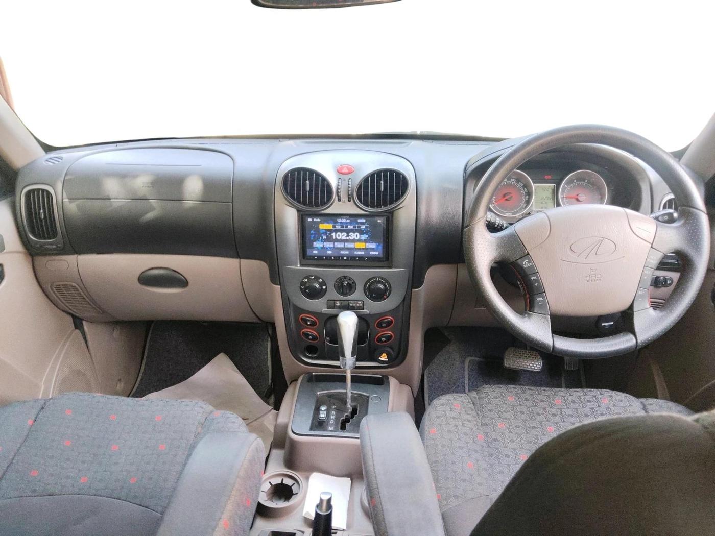 2011 Mahindra Scorpio VLX 2WD AIRBAG AT, Diesel, Automatic, 50,950 km, interior