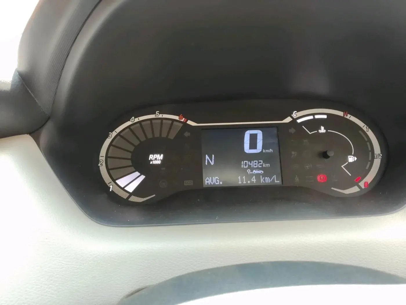 2024 Nissan MAGNITE  XE AMT EZ Shift, CNG, Automatic, 10,482 km, interior