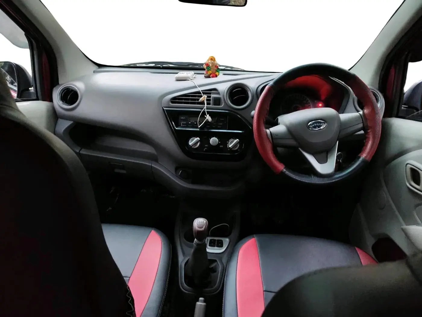 2017 Datsun Redi Go T (O), Petrol, Manual, 33,006 km, interior