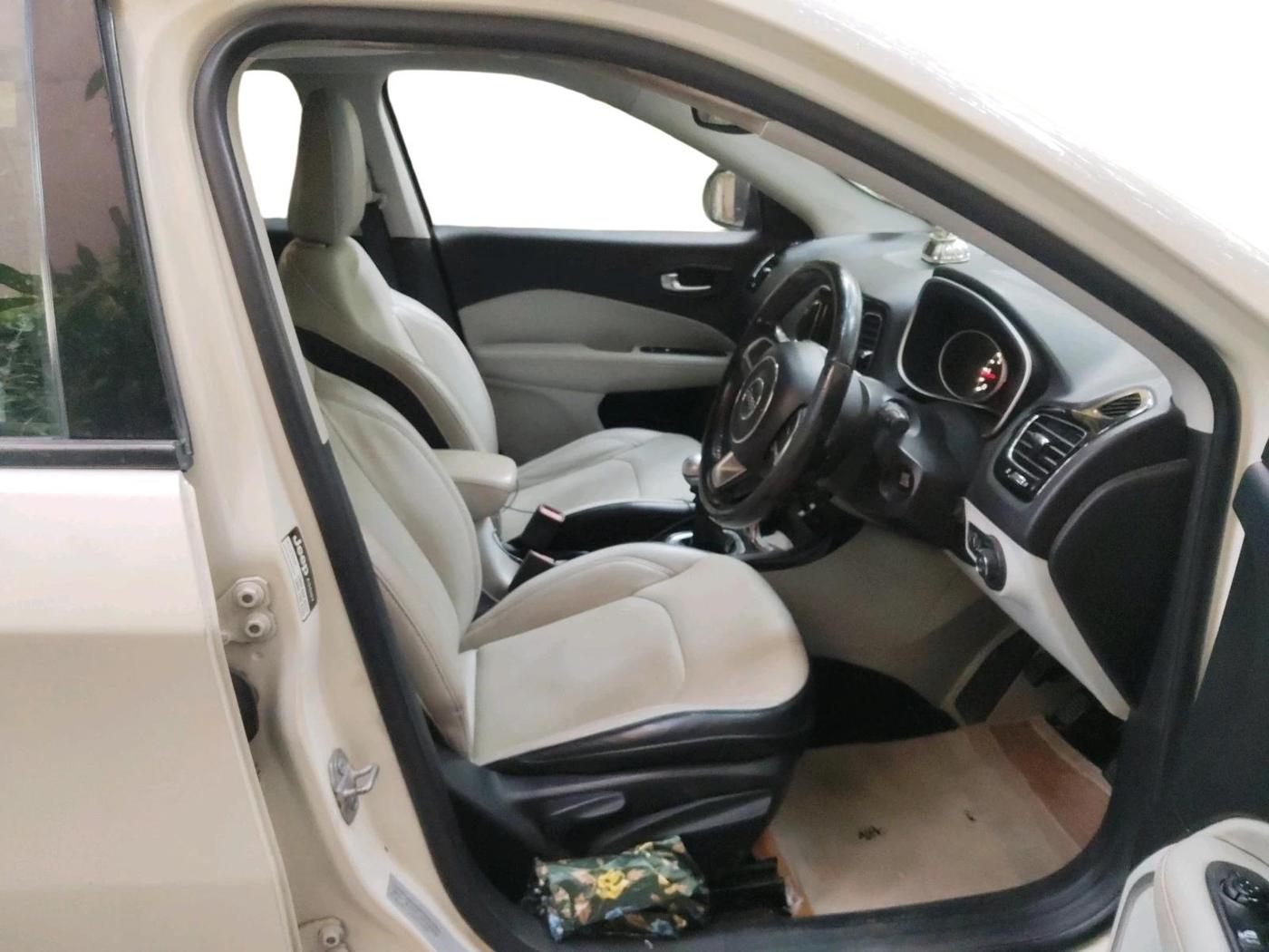 2017 Jeep Compass LIMITED 2.0 DIESEL, Diesel, Manual, 1,54,004 km, interior