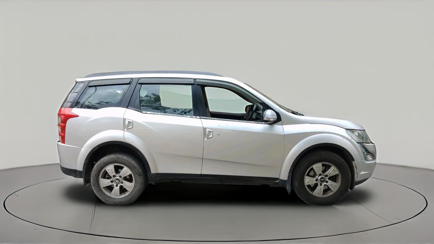 2017 Mahindra XUV500 W6 AT 1.99, Diesel, Automatic, 1,06,398 km, exterior