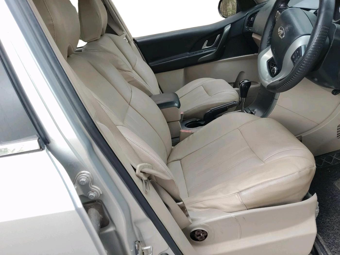 2017 Mahindra XUV500 W6 AT 1.99, Diesel, Automatic, 1,06,398 km, interior